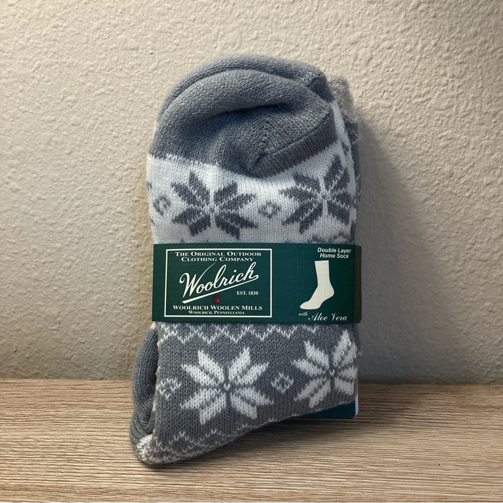 NWT Woolrich Gray Double Layer Home Socks with Aloe Vera
